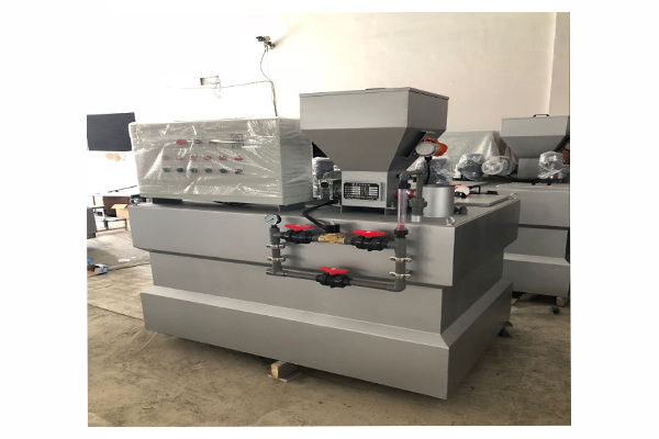 全自動加藥裝置廠家處理污水不斷發明污水處理設備